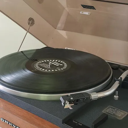 Vintage 2-bed With Music *