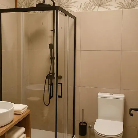 Vintage 2-bed With Music