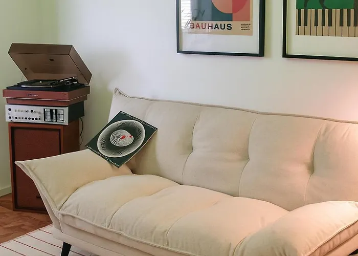 Vintage 2-bed With Music Fundão