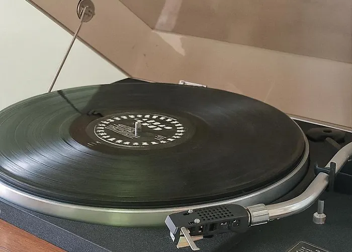 Vintage 2-bed With Music *