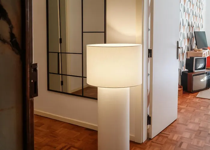Vintage 2-bed With Music Appartamento *