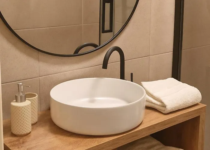 Vintage 2-bed With Music Fundão